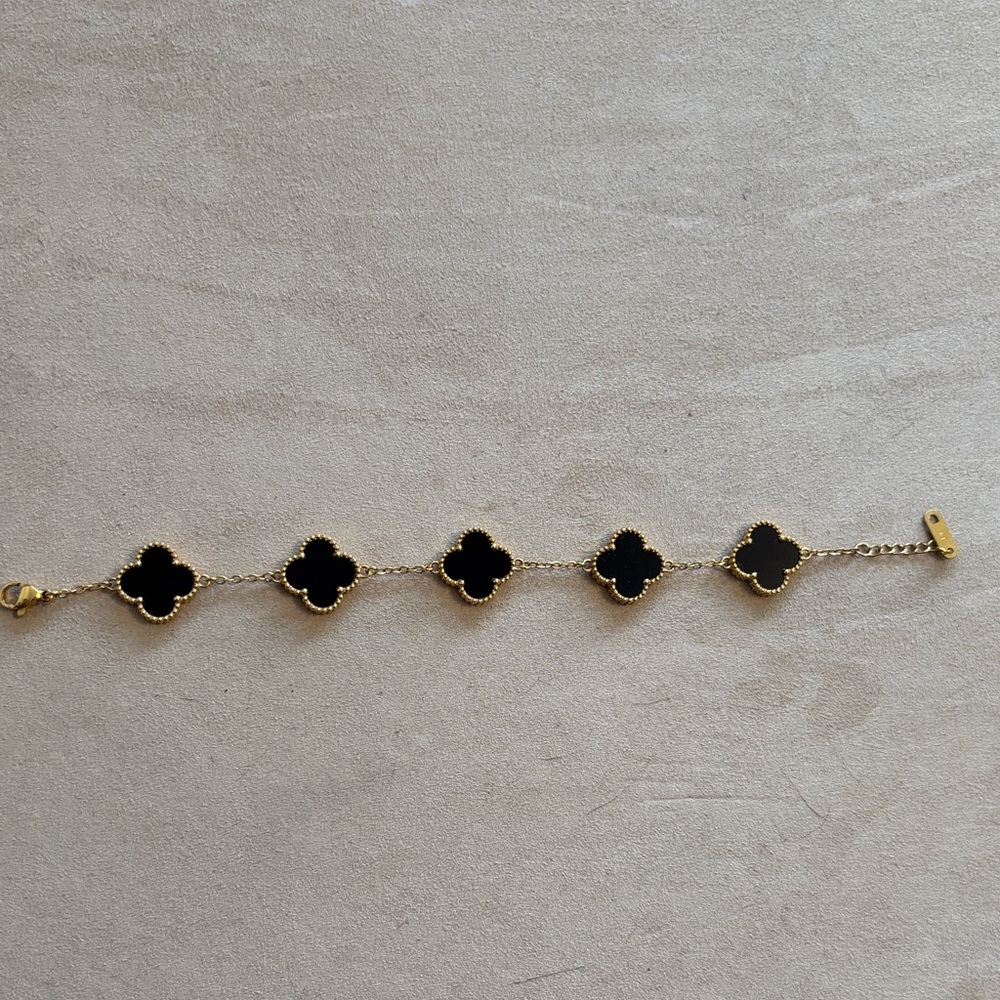 Elegant Gold and Black Clover Bracelet